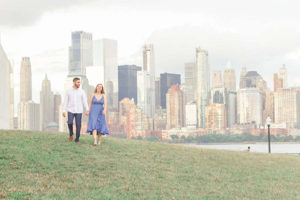 liberty state park nyc skyline engagement pictures 