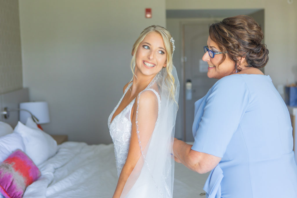new jersey light and airy wedding photography of bride getting ready photos 
